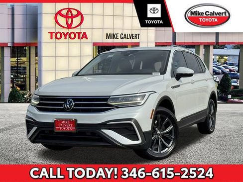 Used 2023 Volkswagen Tiguan SE image 1