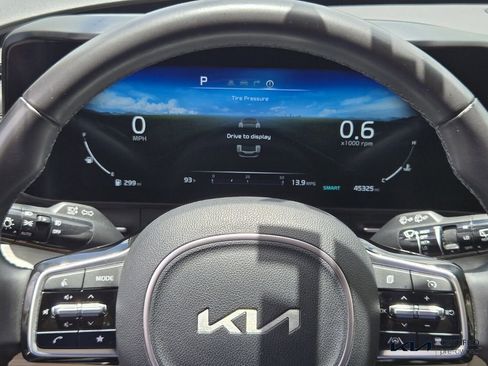 Used 2024 Kia Carnival SX FWD image 33