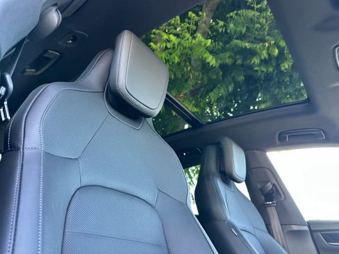 Certified 2025 Porsche Macan Electric RWD image 18