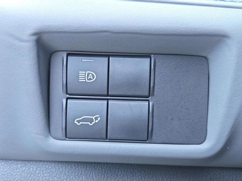 Certified 2023 Toyota Highlander XLE image 25