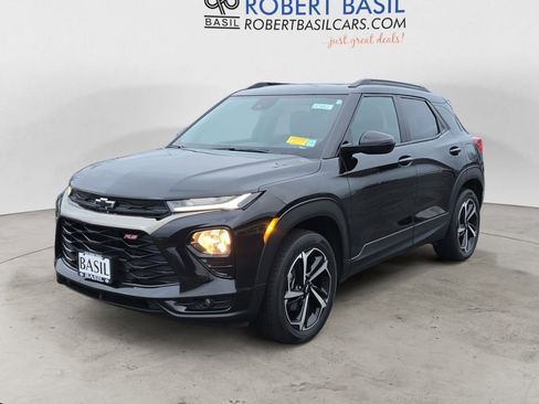 Used 2023 Chevrolet TrailBlazer RS w/ Sun and Liftgate Package image 1