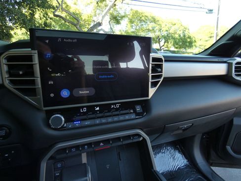 Used 2025 Toyota Tundra Limited AWD/4WD image 62