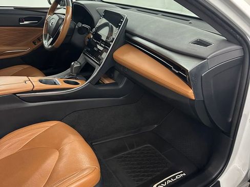 Used 2019 Toyota Avalon Limited FWD image 36