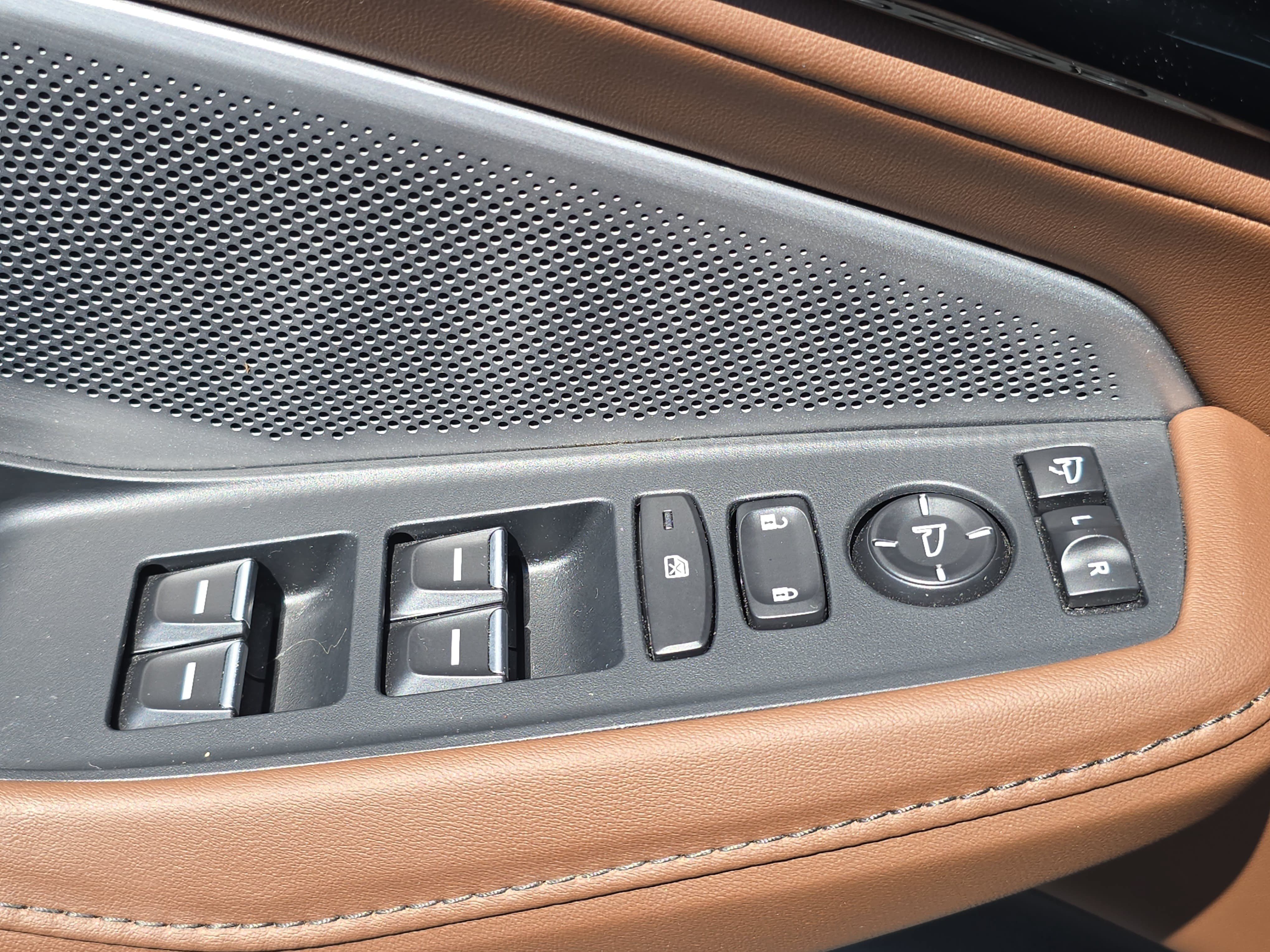 Certified 2025 Acura MDX w/ Technology Package FWD image 28