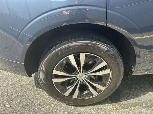 Certified 2024 Volvo XC60 B5 Core w/ Climate Package AWD/4WD image 12