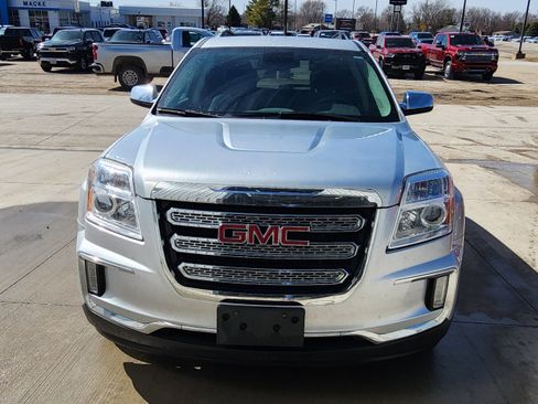 Used 2017 GMC Terrain SLT image 2