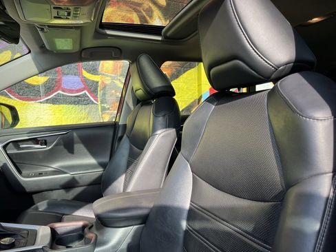 Used 2019 Toyota RAV4 Limited w/ Cold Weather Package image 30