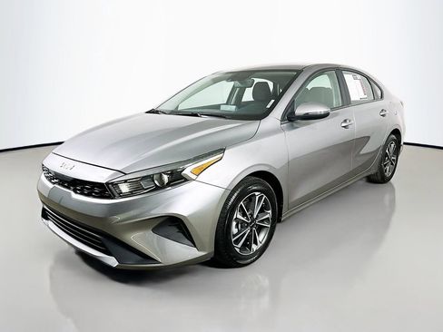 Used 2023 Kia Forte LXS w/ LXS Technology Package FWD image 3