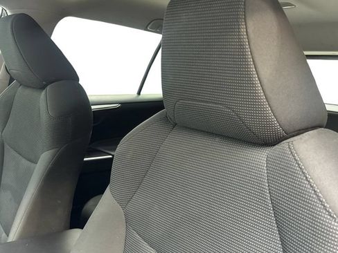 Used 2021 Toyota RAV4 LE FWD image 27