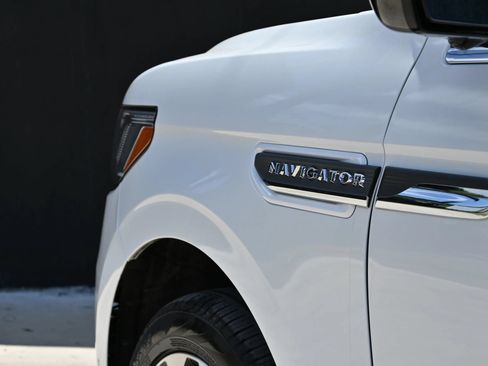 Used 2023 Lincoln Navigator Reserve RWD image 10