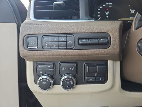 Used 2023 GMC Yukon Denali w/ Advanced Technology Package image 25