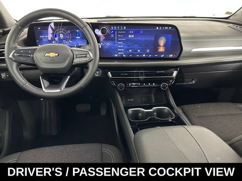Used 2024 Chevrolet Traverse LT w/ LPO, Floor Liner Package FWD image 10