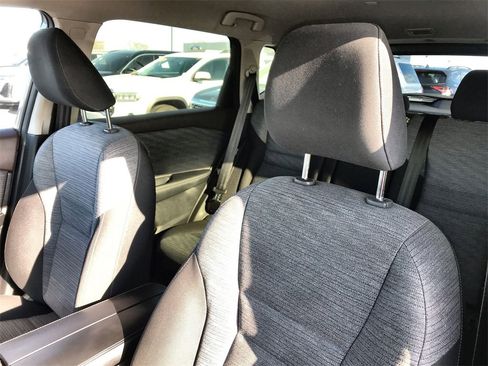 Used 2023 Nissan Rogue SV image 11