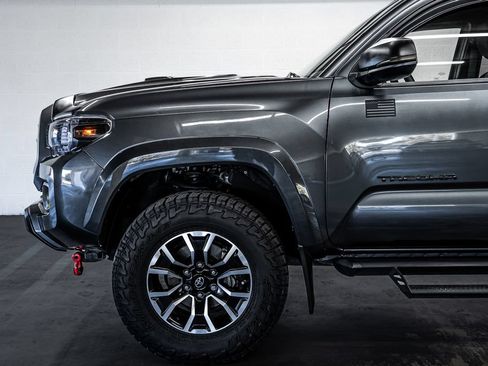 Used 2020 Toyota Tacoma TRD Sport w/ Technology Package AWD/4WD image 12