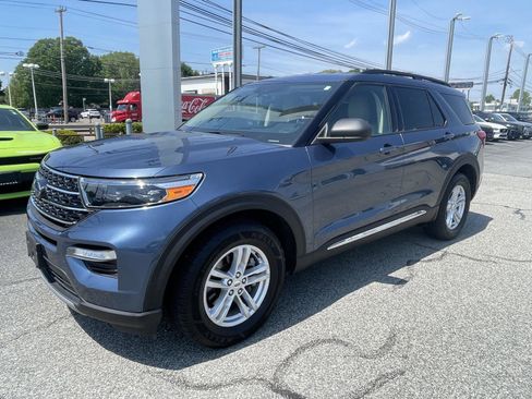 Used 2020 Ford Explorer XLT w/ Equipment Group 202A AWD/4WD image 6
