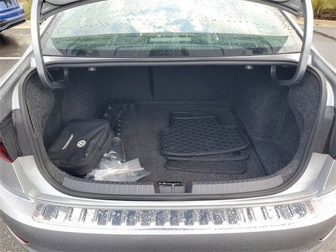 Used 2020 Volkswagen Jetta SE w/ SE Cold Weather Package image 7