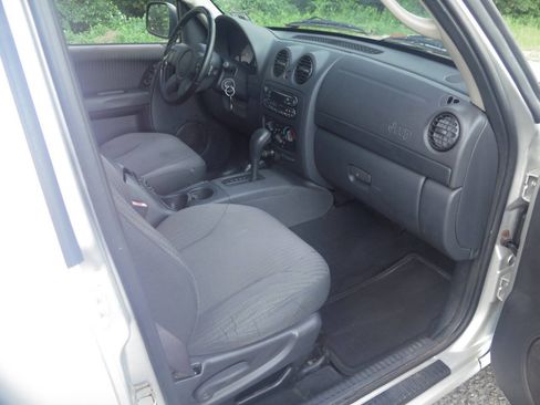 Used 2002 Jeep Liberty Sport AWD/4WD image 15