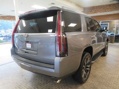 Used 2018 Cadillac Escalade Luxury AWD/4WD image 4