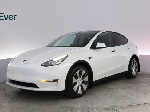 Used 2022 Tesla Model Y Long Range AWD/4WD image 2