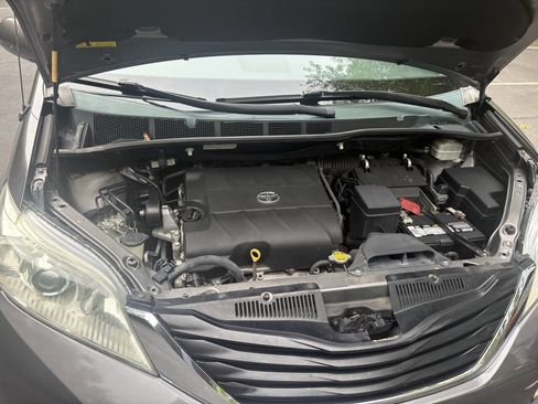 Used 2014 Toyota Sienna LE FWD image 14