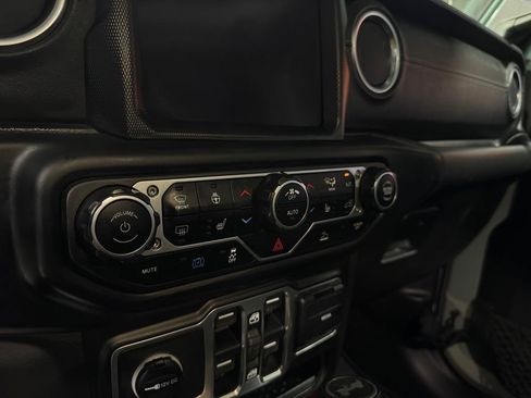 Used 2023 Jeep Wrangler Unlimited Sahara w/ Cold Weather Group AWD/4WD image 21