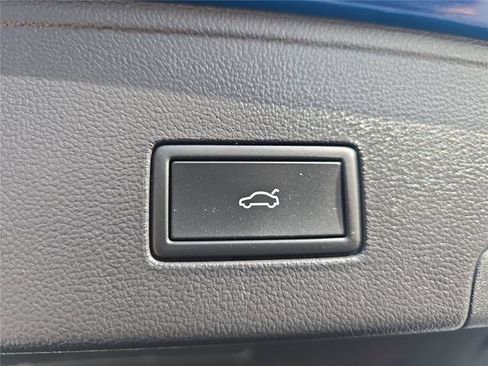 Used 2026 Volkswagen Atlas Cross Sport SE FWD image 27