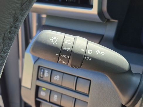 Used 2025 Toyota Tacoma TRD Off-Road AWD/4WD image 18