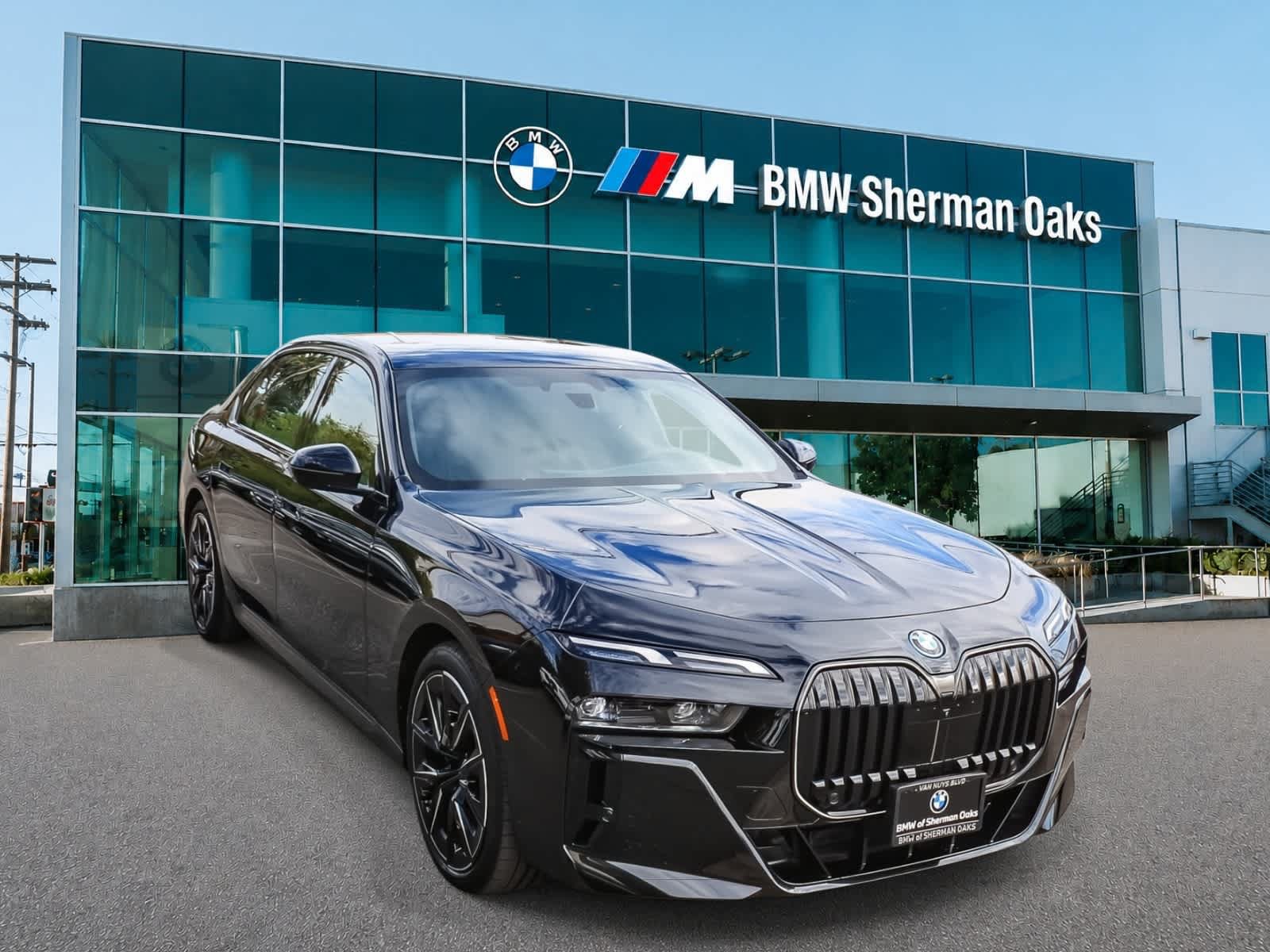 Used 2026 BMW 750e xDrive AWD/4WD image 3