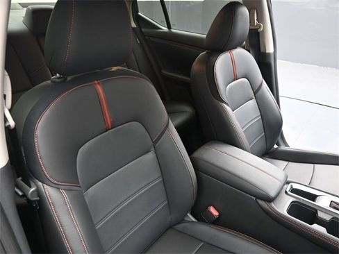 Used 2025 Nissan Sentra SR w/ SR Premium Package image 38