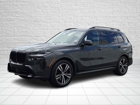 Used 2026 BMW X7 xDrive40i w/ M Sport Package image 3