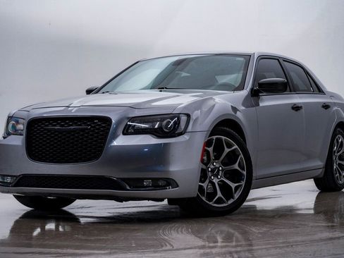 Used 2015 Chrysler 300 S image 1