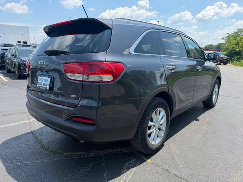 Used 2017 Kia Sorento FWD image 6