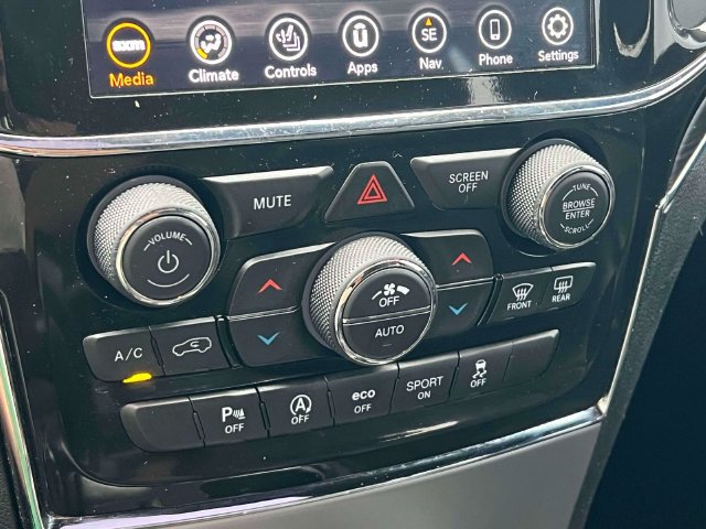 Used 2021 Jeep Grand Cherokee Limited AWD/4WD image 14