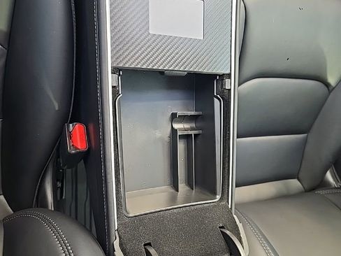 Used 2021 Tesla Model Y Long Range image 33