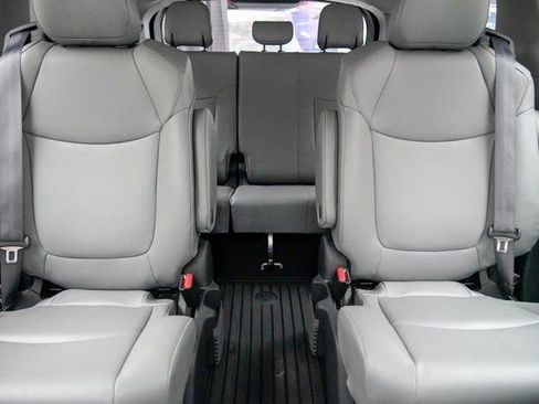 Used 2023 Toyota Sienna XLE image 18