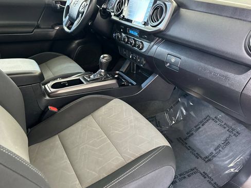 Used 2023 Toyota Tacoma TRD Sport AWD/4WD image 19