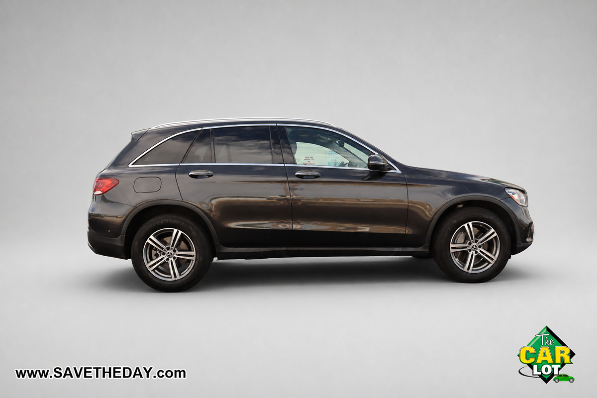 Used 2021 Mercedes-Benz GLC 300 w/ Premium Package image 9
