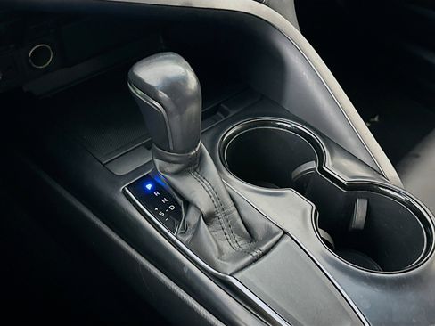 Used 2018 Toyota Camry SE image 23