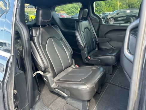 Used 2025 Chrysler Pacifica Select FWD image 34