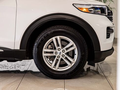 Used 2021 Ford Explorer XLT AWD/4WD image 10