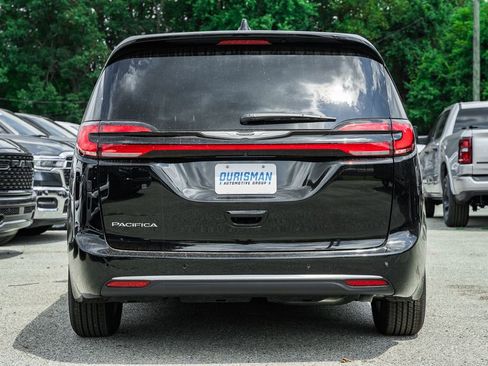 New 2025 Chrysler Pacifica Select image 5