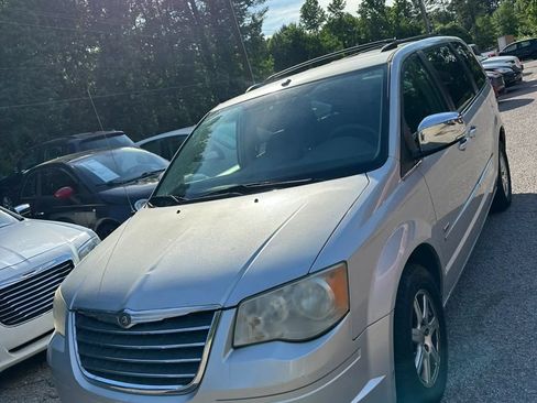 Used 2008 Chrysler Town & Country Touring FWD image 1