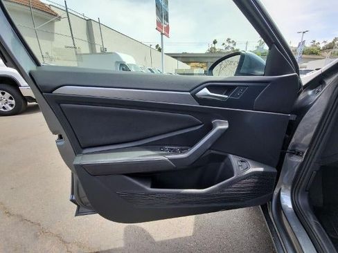 Used 2024 Volkswagen Jetta SE FWD image 21
