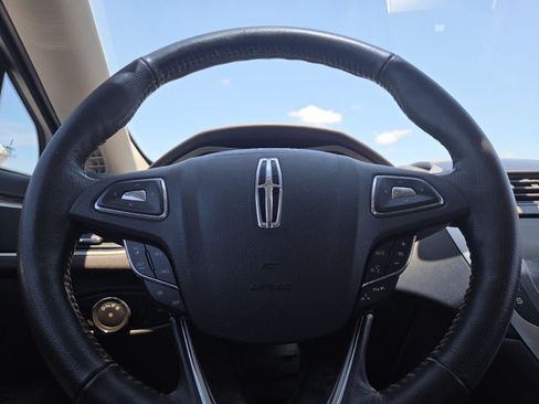 Used 2013 Lincoln MKZ FWD image 25