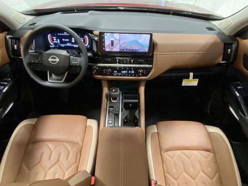 New 2026 Nissan Pathfinder Platinum image 9