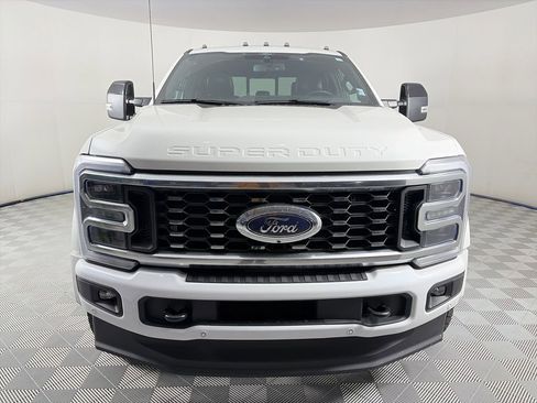 Certified 2025 Ford F450 Platinum w/ FX4 Off-Road Package image 2