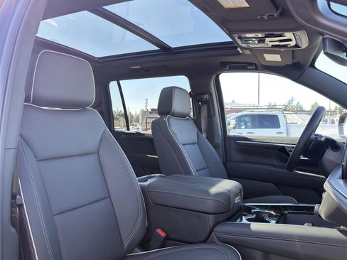 New 2026 Chevrolet Suburban Premier w/ Sun And Tow Package AWD/4WD image 21