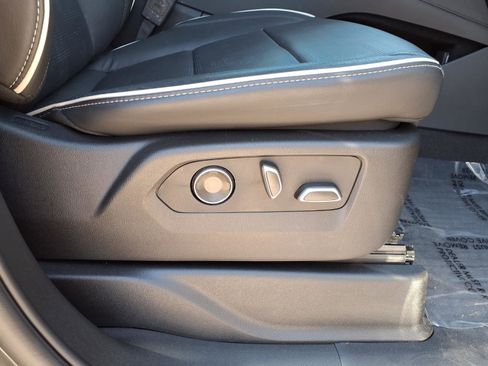 Certified 2024 Cadillac Escalade Premium Luxury image 10