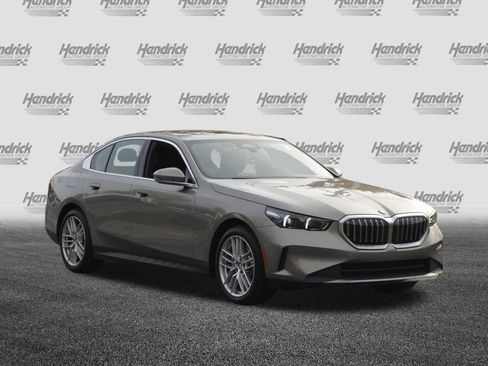 Used 2025 BMW 530i xDrive w/ Premium Package AWD/4WD image 5