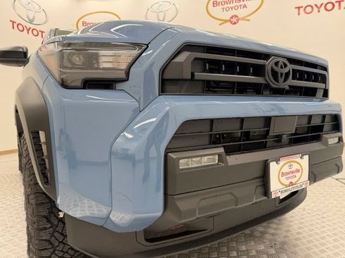 New 2026 Toyota 4Runner SR5 AWD/4WD image 9